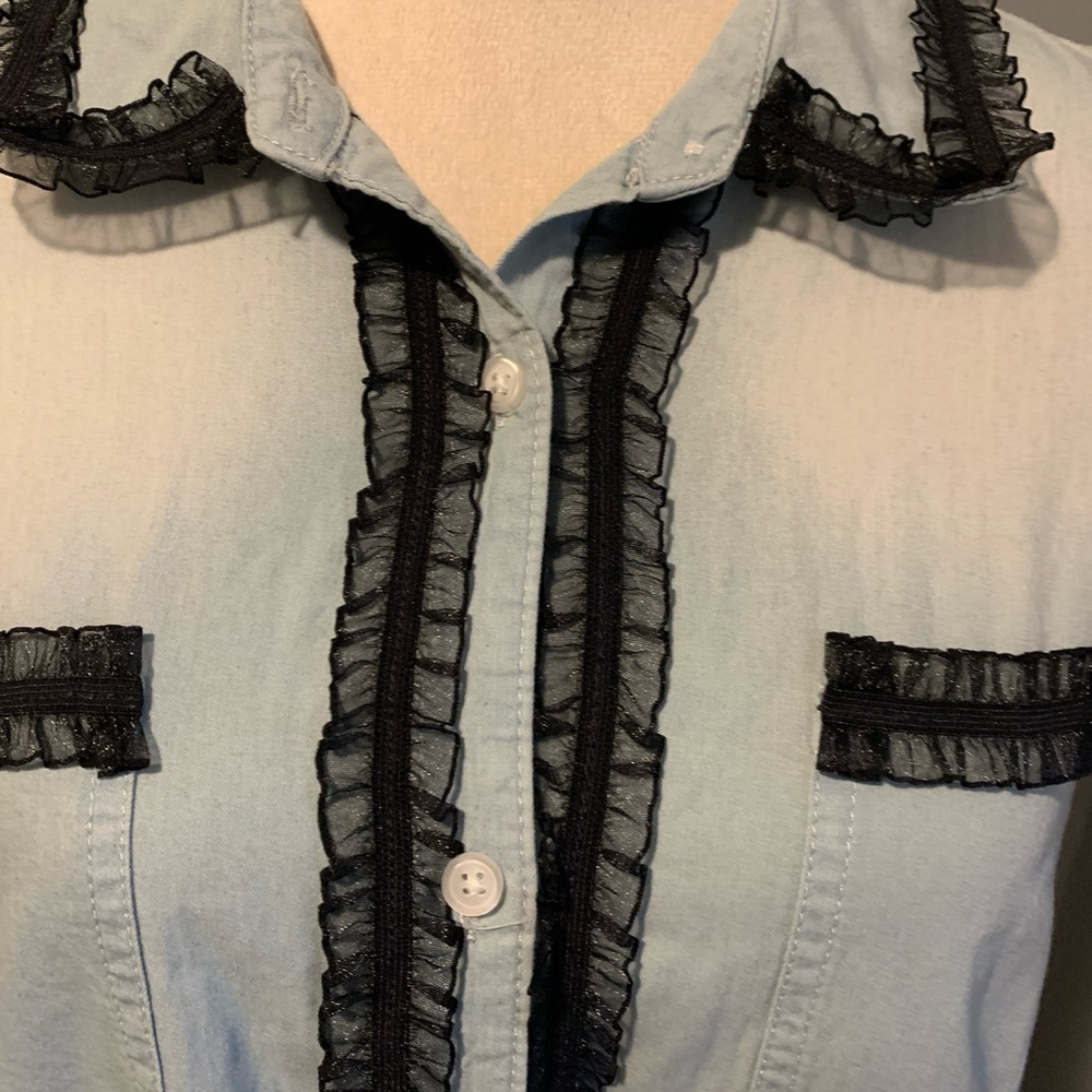Almost Famous Women’s Sleeveless Top Button Down Lace Trim Bleached Look Large - Picture 6 of 6